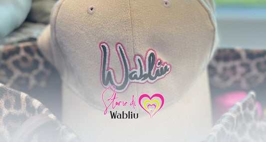 "Il Cappellino in Suede Rosa: Un Compagno Eclettico che ti mette a Tuo Agio"