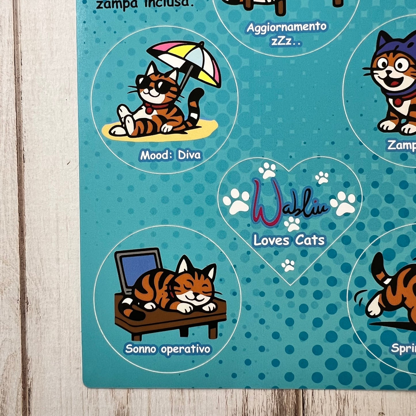 “Rosetta Stickers – Set adesivi A5 (7 gatti adorabili + 1 di Wabliu loves cats)”